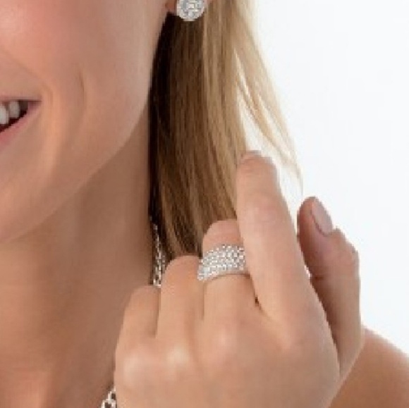 925 STAMPED CUBIC CLUSTER COCKTAIL RING. 6.5 - Picture 5 of 6